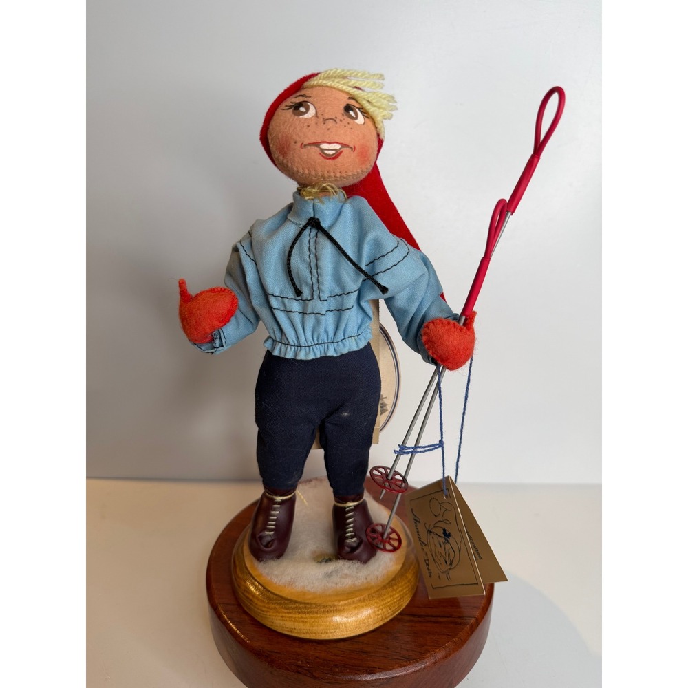 VTG 1997 Annalee Mobilitee 8 Skier Doll With Tags Wooden Base Rare Winter Figure
